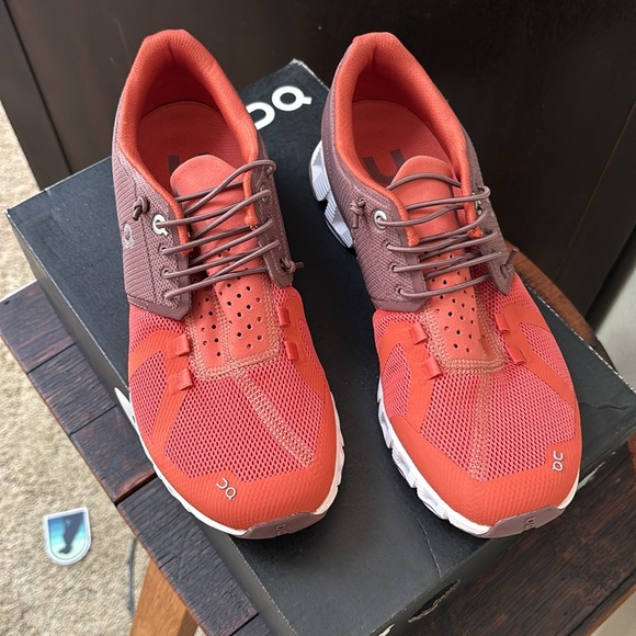 CLEARANCE! On Cloud 50/50 Grape Ginger - Picture 3 of 9